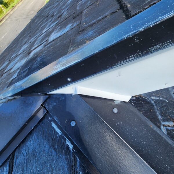 静岡県富士宮市　K様邸　外壁工事　破風板補修　耐久性を高めるためには板金巻きがおすすめ！