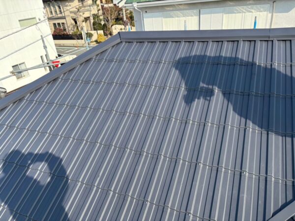 静岡県三島市　N様邸　屋根工事　カバー工法　新しい屋根材施工で完工