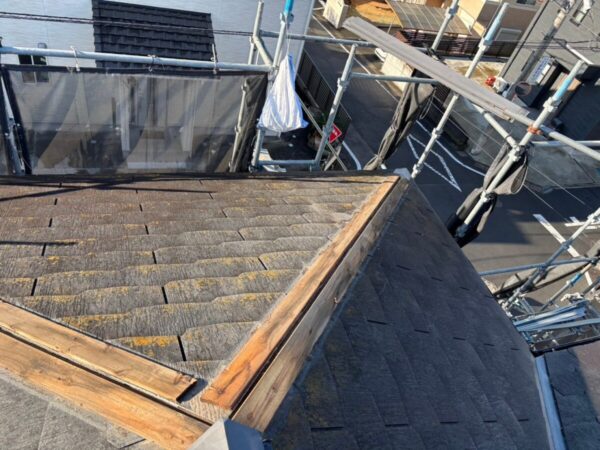 静岡県三島市　N様邸　屋根工事　既存棟板金の撤去作業からスタート！