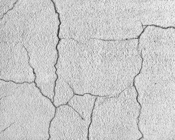 雨漏りは屋根からだけではない?原因となる箇所や原因を特定する方法とは?