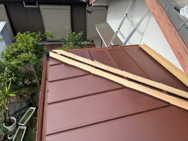静岡県三島市 U様邸 下屋根 葺き替え工事 新しい屋根材に最適なのは?
