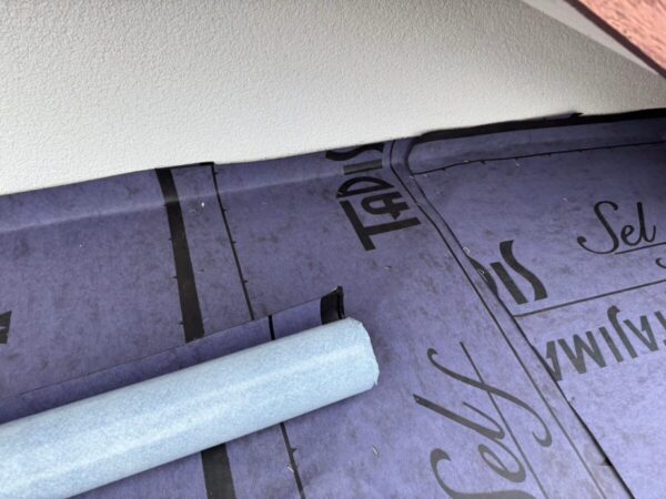 静岡県三島市　U様邸　下屋根　葺き替え工事　雨水の侵入防止のためにルーフィングを敷設しました！