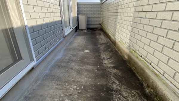 雨漏りは屋根からだけではない?原因となる箇所や原因を特定する方法とは?