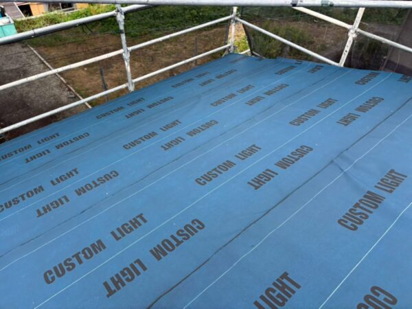 静岡県富士宮市　Y様邸　屋根カバー工事　防水性確保のためルーフィングを敷設しました！