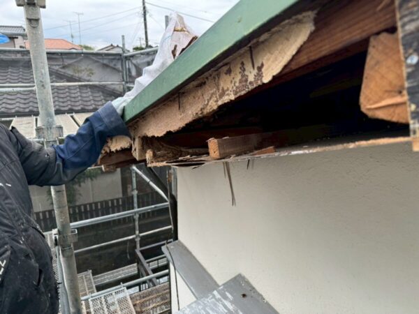 静岡県富士宮市 Y様邸 外壁工事 破風板の張り替え工事 劣化を放置すると危険?