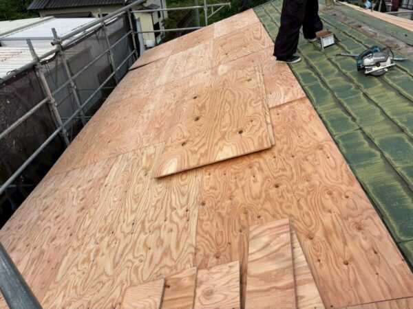 静岡県富士宮市　Y様邸　屋根リフォーム　カバー工法では野地板を設置する？