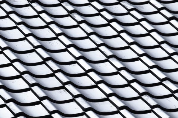 屋根材の種類には何がある?それぞれの特徴やメリット・デメリットを解説