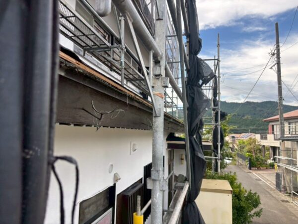 静岡県富士宮市 Y様邸 屋根工事・外壁工事 安全を確保するためには足場が不可欠です!