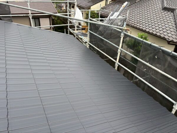 静岡県富士宮市 Y様邸 屋根カバー工事 新しい屋根材を取り付けて施工完了!