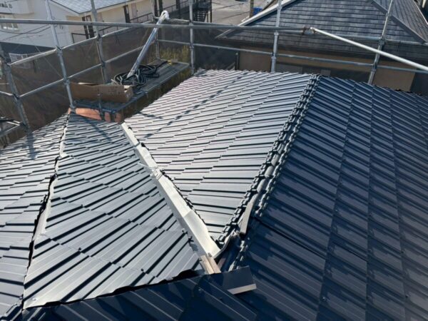 静岡県富士市　K様邸　屋根カバー工法　屋根材施工　屋根材を取り付ける際の流れ