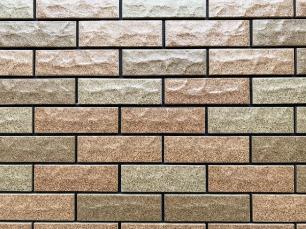 外壁塗装におけるクリア塗装って何？適している外壁や注意すべきポイントとは？