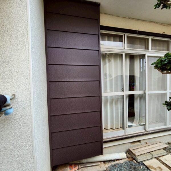 静岡県沼津市 O様邸 付帯部補修 戸袋カバー工法 金属板を取り付けて施工完了