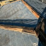 静岡県富士市　K様邸　屋根カバー工法　足場設置～既存棟板金撤去をおこないました！