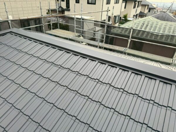 静岡県富士市 K様邸 屋根カバー工法 屋根材施工 屋根材を取り付ける際の流れ