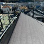静岡県沼津市　S様邸　屋根カバー工事　棟板金と屋根材を施工して完了！