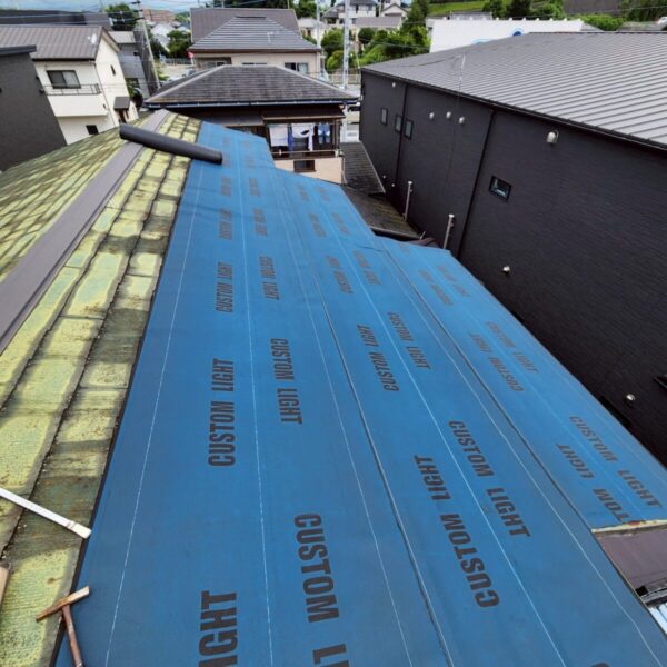 静岡県三島市 A様邸 屋根工事 既存棟板金撤去~ルーフィング敷設で準備作業をおこないました!