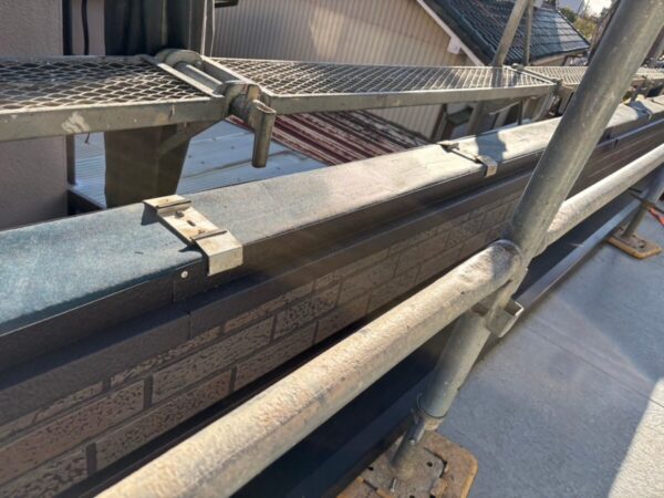 静岡県沼津市　S様邸　ベランダ　笠木の板金工事　適切な施工方法とは？