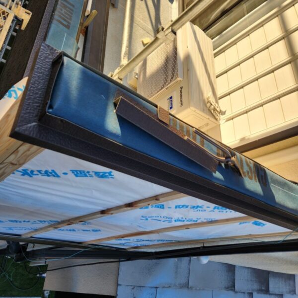 静岡県沼津市　S様邸　ベランダ　笠木の板金工事　適切な施工方法とは？