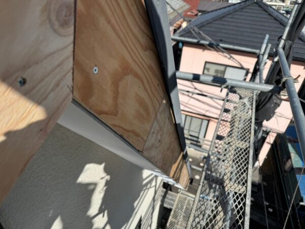 静岡県沼津市　S様邸　付帯部補修　破風板の板金巻き　下地の増し張りからスタート！
