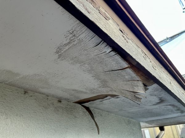 軒天ってどこのこと？劣化のサインや適切なメンテナンス方法を紹介