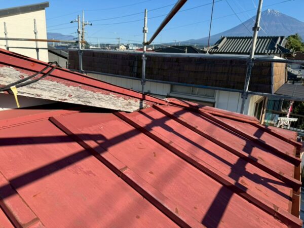 静岡県富士宮市　O様邸　屋根カバー工事　足場は品質と安全を守るために不可欠
