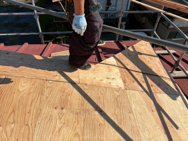 静岡県富士宮市 O様邸 屋根工事 カバー工法で構造用合板が必要なケースとは?