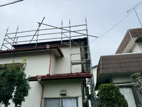 静岡県富士宮市　O様邸　屋根カバー工事　足場は品質と安全を守るために不可欠