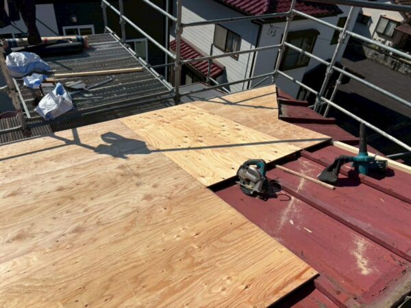 静岡県富士宮市 O様邸 屋根工事 カバー工法で構造用合板が必要なケースとは?