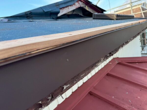 静岡県富士宮市　O様邸　破風板補修　ガルバリウム鋼板を被せて施工完了！