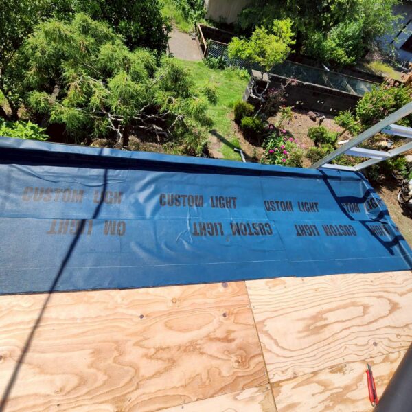 静岡県沼津市　Y様邸　玄関上の庇屋根　カバー工法　ルーフィングは何のために重要？