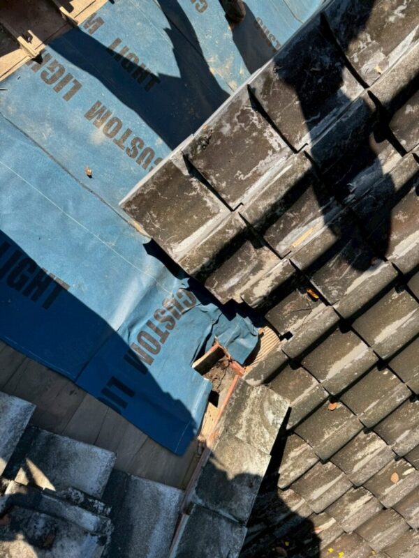 静岡県富士宮市　K様邸　屋根板金工事　瓦を葺き直しするメリットは？