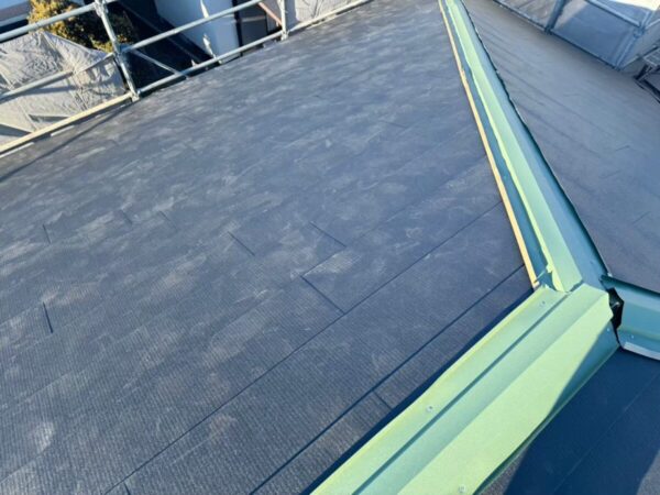 静岡県富士宮市　W様邸　屋根カバー工事　棟板金設置～完工までの様子