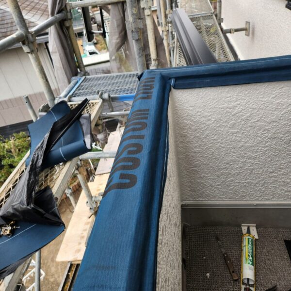 静岡県富士宮市　W様邸　外壁工事　防水性を高めるために笠木の取り付けをおこないました！