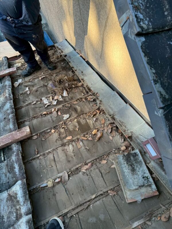 静岡県富士宮市　K様邸　屋根板金工事　既存瓦の撤去作業からスタート！