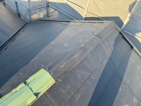 静岡県富士宮市　W様邸　屋根カバー工事　棟板金設置～完工までの様子