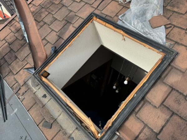 静岡県三島市 S様邸 屋根カバー工事 天窓を塞ぐメリットとは?