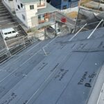 静岡県三島市　S様邸　屋根カバー工事　既存棟板金撤去・ルーフィング敷設で下地完了
