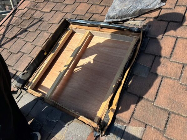 静岡県三島市 S様邸 屋根カバー工事 天窓を塞ぐメリットとは?
