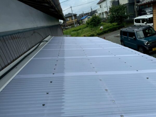 静岡県富士市 A様邸 波板屋根交換工事 新しい波板を設置して強度のある屋根に