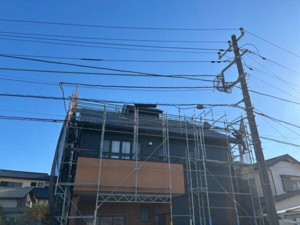 静岡県三島市　S様邸　屋根カバー工事　足場を解体して工事が完了