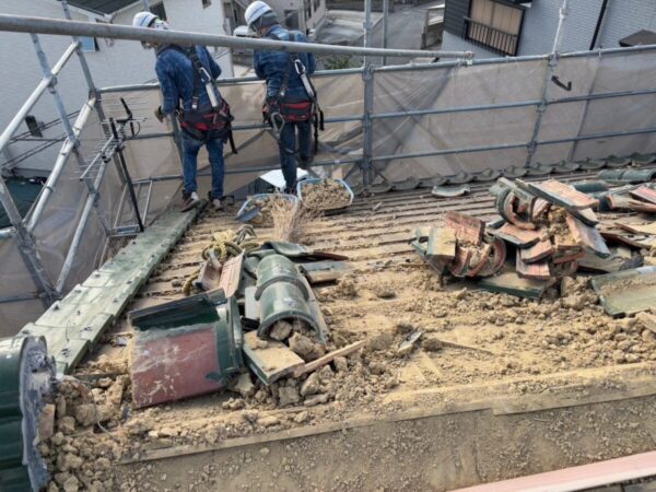 静岡県富士市 K様邸 屋根葺き替え工事 既存屋根撤去から工事がスタート
