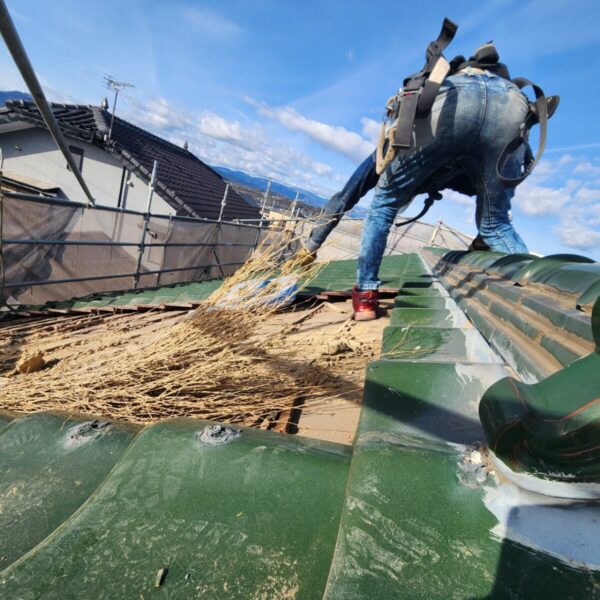 静岡県富士市 K様邸 屋根葺き替え工事 既存屋根撤去から工事がスタート