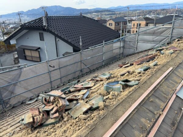 静岡県富士市 K様邸 屋根葺き替え工事 既存屋根撤去から工事がスタート