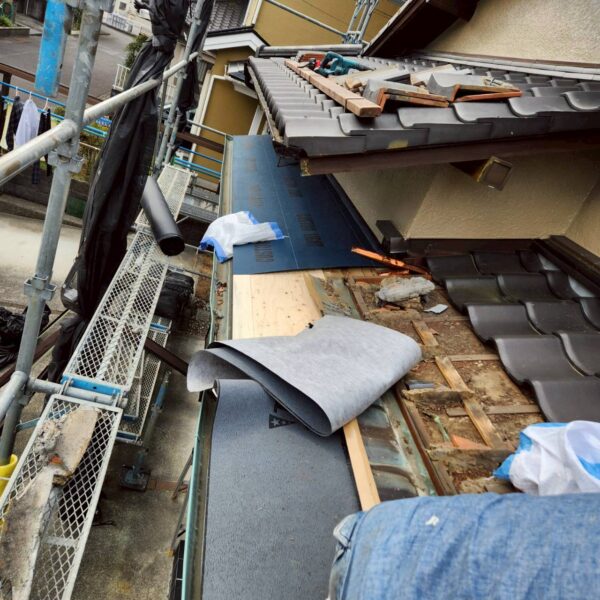 静岡県沼津市 O様邸 屋根葺き替え工事 新しいルーフィングと屋根材を施工しました
