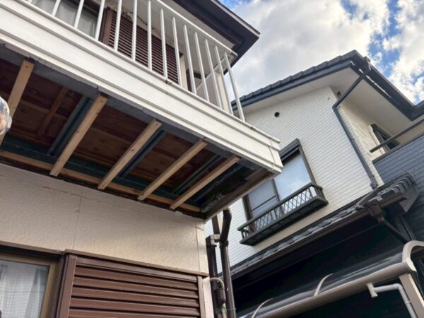 静岡県沼津市　H様邸　軒天張り替え工事　下地の補強作業を実施