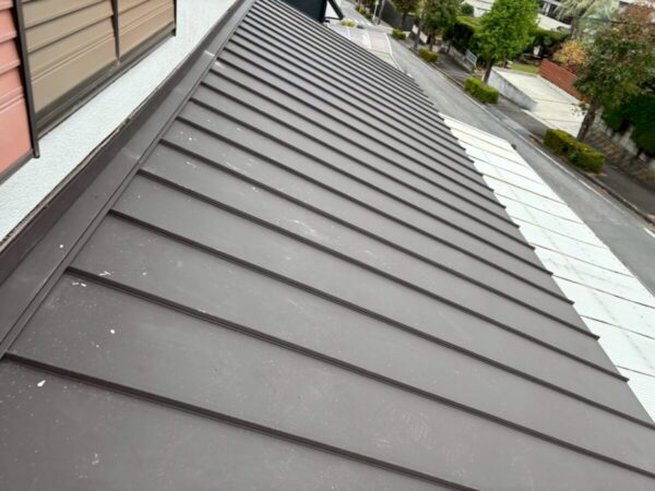 静岡県三島市　F様邸　屋根葺き替え工事　防水性を高めるために水切り板金を設置しました！