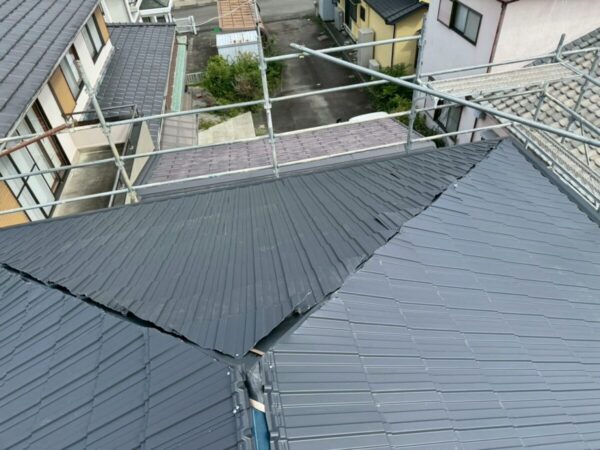 静岡県沼津市　I様邸　屋根カバー工事　新しい金属屋根材を設置しました！