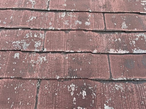 屋根塗装のタイミングはいつがベスト？劣化サインや季節、屋根材ごとの目安を解説 