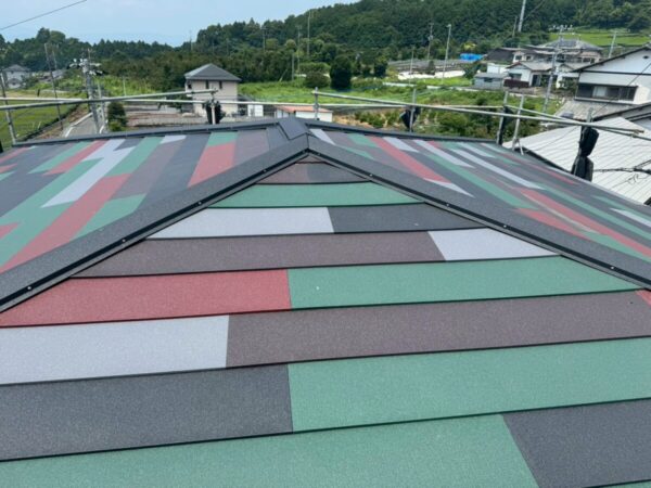静岡県富士市　H様邸　屋根カバー工事　棟板金を設置して全工程が完了