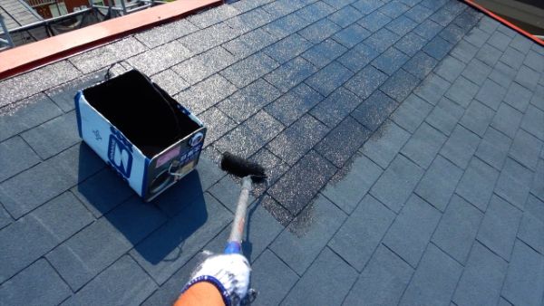 屋根塗装のタイミングはいつがベスト？劣化サインや季節、屋根材ごとの目安を解説 
